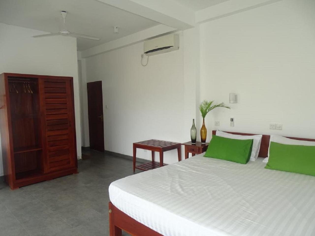 Jasmine Garden Beach Guest House Hikkaduwa Eksteriør billede