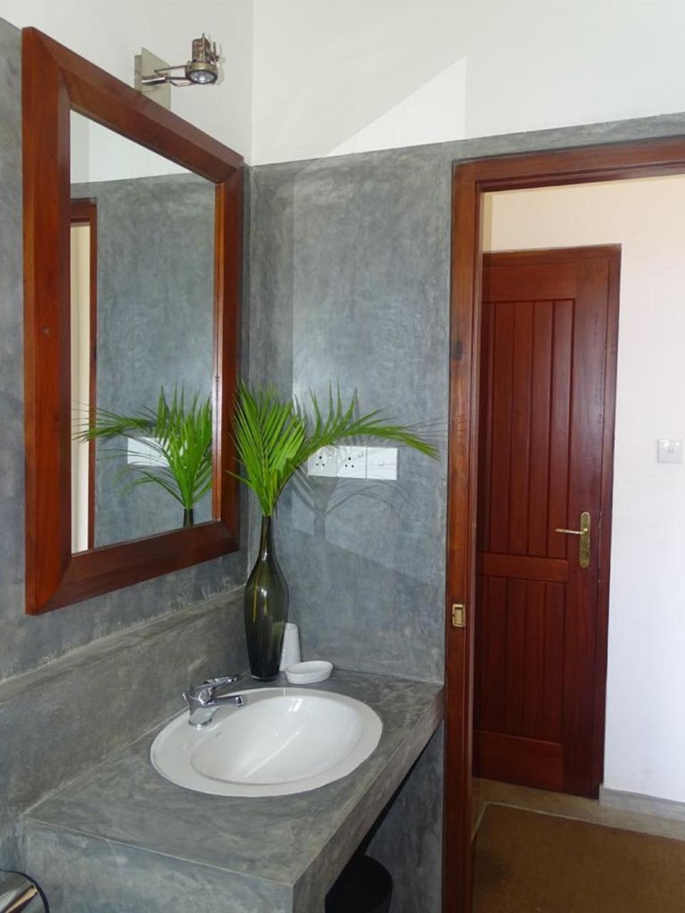 Jasmine Garden Beach Guest House Hikkaduwa Eksteriør billede